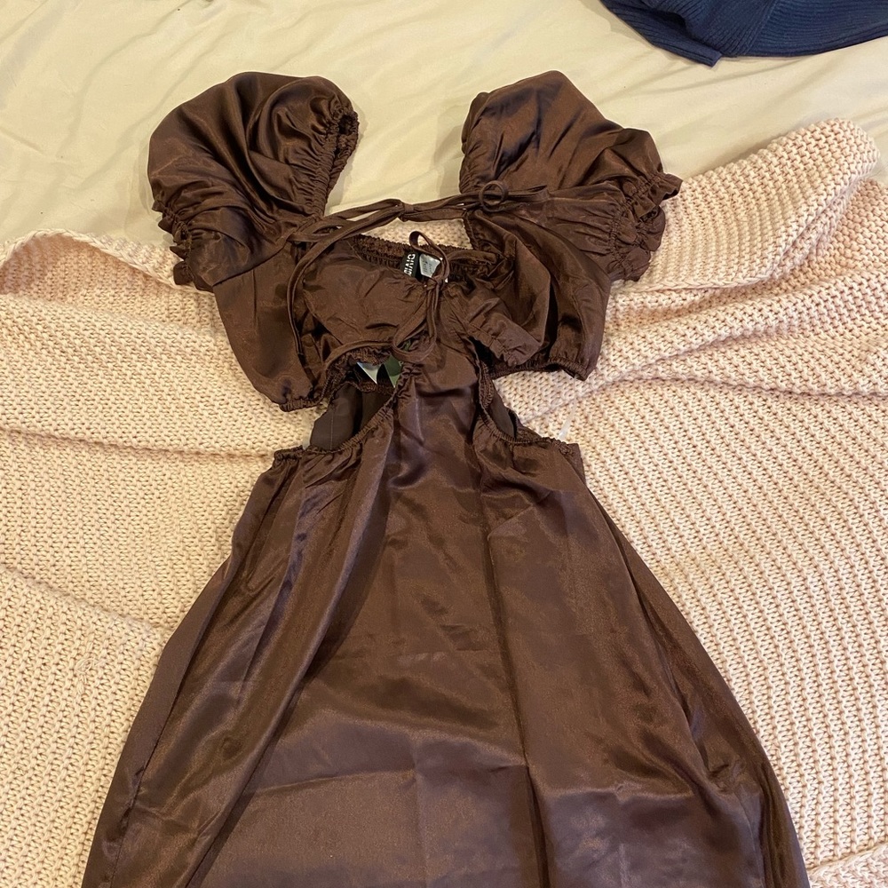 Divided brown dress